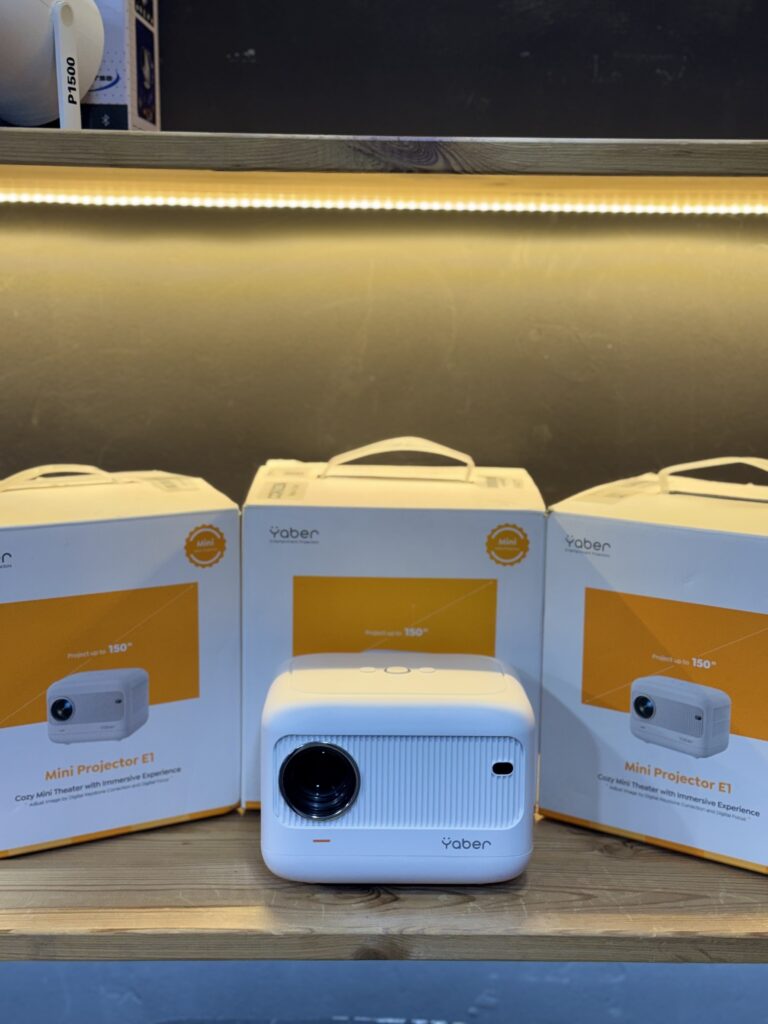 yaber E1 videoprojector ویدیوپروژکتور پرتابل یابر ای1